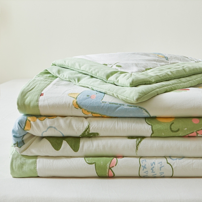 91家纺网 家纺一手货源 找家纺 爱屋及屋2025新款棉花夏被 绿色恐龙