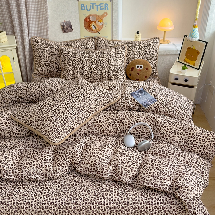 91家纺网 家纺一手货源 找家纺 赫梵茜 2025新款有氧针织双层纱单床盖床盖三件套床盖四件套 豹纹