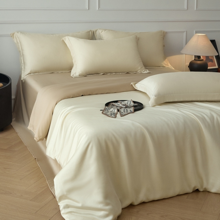 91家纺网 家纺一手货源 找家纺 涵宸2025新款天丝-天丝棉-纯色四件套-场景1 象牙白+奶茶杏