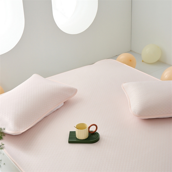 91家纺网 家纺一手货源 找家纺 凌云家纺 2025年爆款新品100%锦纶冰丝凉感三明治凉席 粉色