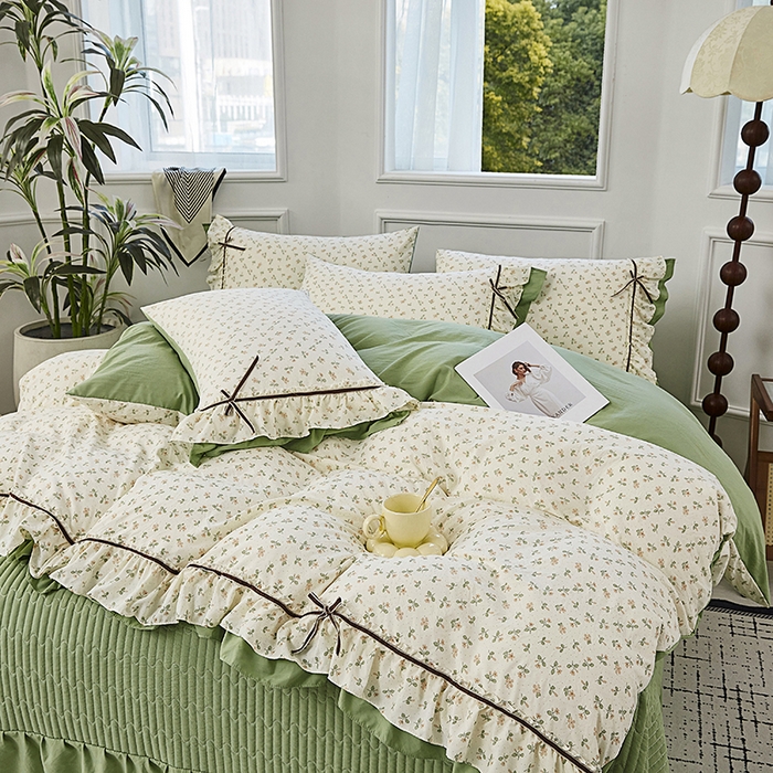 91家纺网 家纺一手货源 找家纺 卡迪亚家纺 2025新款轻氧棉小碎花韩式花边床盖 千寻