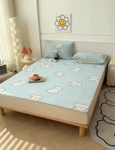 91家纺网 家纺一手货源 找家纺 柏薇 2025新款三明治网眼印花凉席套件 开心狗狗