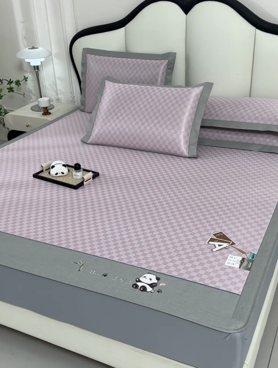 91家纺网 家纺一手货源 找家纺 小牛席业 2025新款棋盘格-熊猫凉感冰丝席系列（床笠款） 粉色