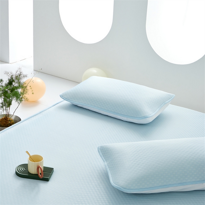 91家纺网 家纺一手货源 找家纺 凌云家纺 2025年爆款新品100%锦纶冰丝凉感三明治凉席 蓝色