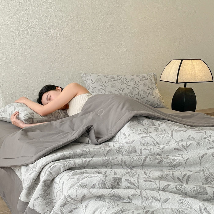 91家纺网 家纺一手货源 找家纺 吾诺 2025 全棉色织提花三层纱夏被四件套全棉夏被大豆夏被夏凉被空调被子被芯 梦幻花园-灰