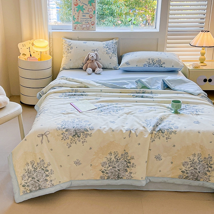 91家纺网 家纺一手货源 找家纺 金喜 2025新款全棉印花夏被可爱卡通风夏凉被薄被子夏被四件套 醉花语