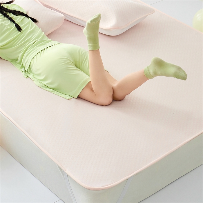 91家纺网 家纺一手货源 找家纺 凌云家纺 2025年爆款新品100%锦纶冰丝凉感三明治凉席 粉色