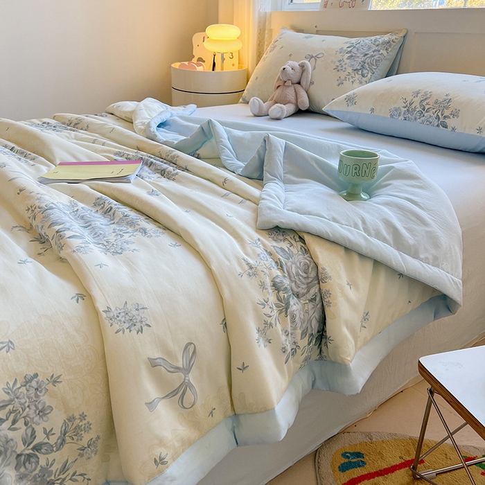 91家纺网 家纺一手货源 找家纺 金喜 2025新款全棉印花夏被可爱卡通风夏凉被薄被子夏被四件套 醉花语