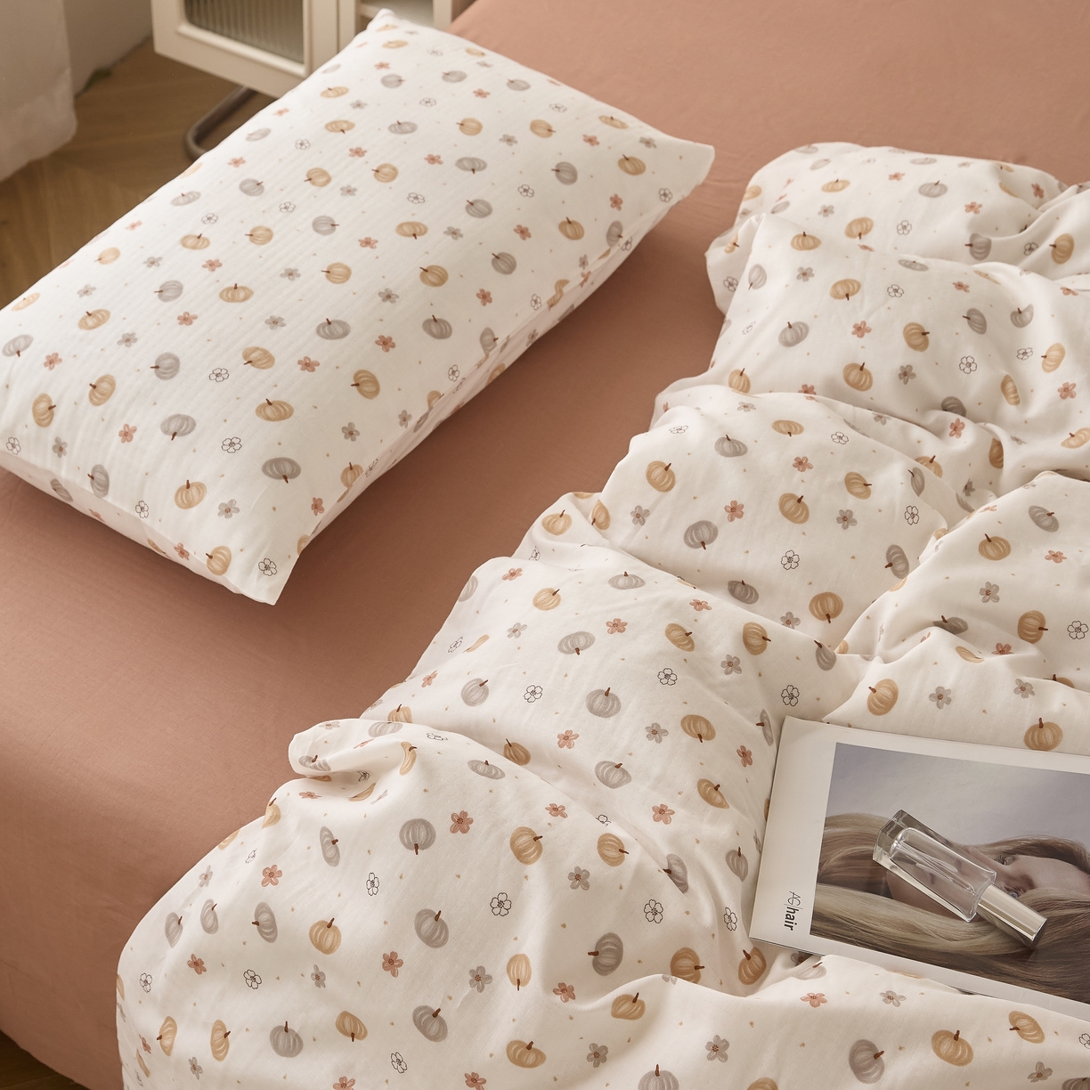 91家纺网 家纺一手货源 找家纺 嘉汀兰家居 2025新款圆角花边款全棉纯棉A类母婴级有氧全棉双层纱亲肤全棉小清新印花四件套 南瓜乐园