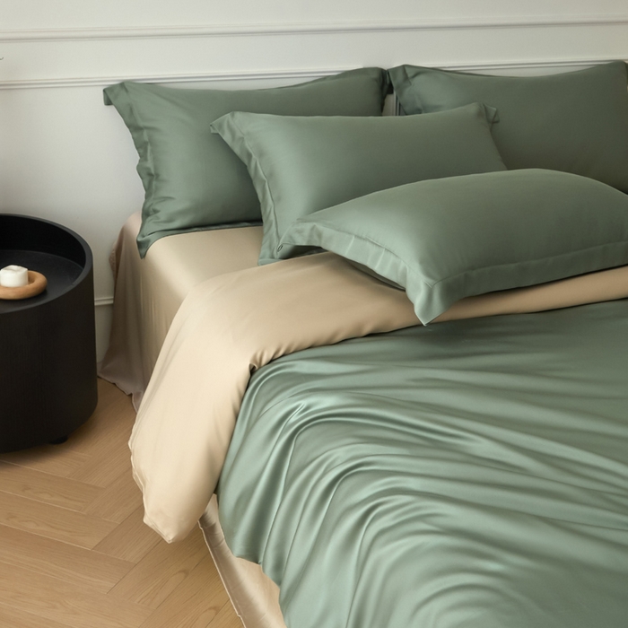 91家纺网 家纺一手货源 找家纺 涵宸2025新款天丝-天丝棉-纯色四件套-场景1 赛琳绿+奶茶杏