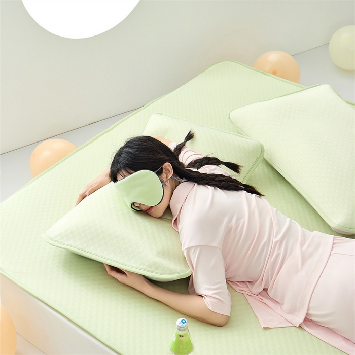 91家纺网 家纺一手货源 找家纺 凌云家纺 2025年爆款新品100%锦纶冰丝凉感三明治凉席 绿色