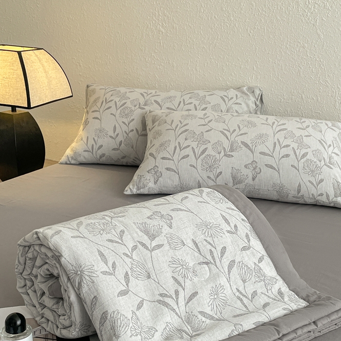 91家纺网 家纺一手货源 找家纺 吾诺 2025 全棉色织提花三层纱夏被四件套全棉夏被大豆夏被夏凉被空调被子被芯 梦幻花园-灰