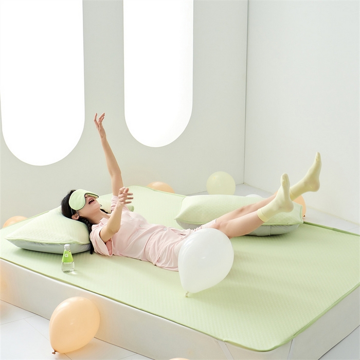 91家纺网 家纺一手货源 找家纺 凌云家纺 2025年爆款新品100%锦纶冰丝凉感三明治凉席 绿色