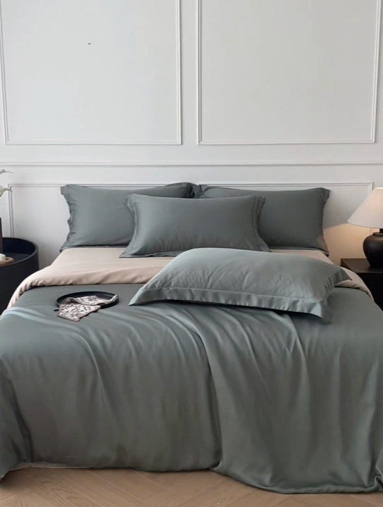 91家纺网 家纺一手货源 找家纺 涵宸2025新款天丝-天丝棉-纯色四件套-场景1 赛琳绿+奶茶杏