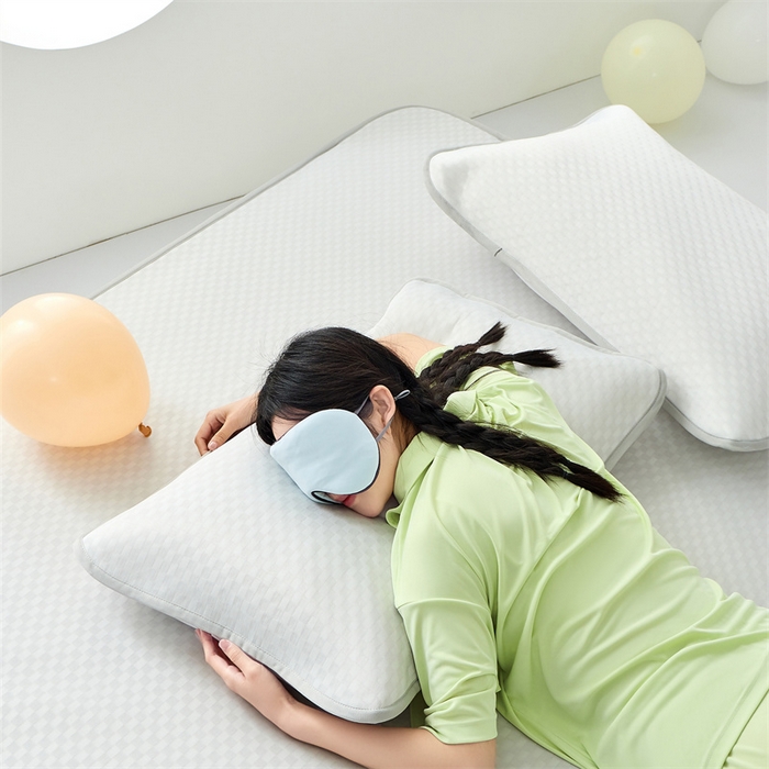 91家纺网 家纺一手货源 找家纺 凌云家纺 2025年爆款新品100%锦纶冰丝凉感三明治凉席 灰色