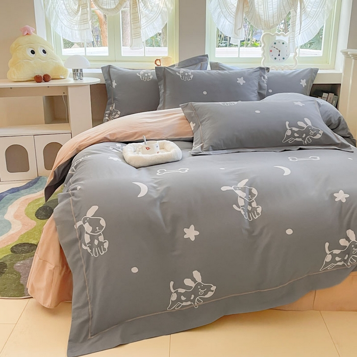 91家纺网 家纺一手货源 找家纺 7V 2025新款轻奢大宽边100%纯棉四件套133*76全棉喷气宽幅长绒棉被套床单床笠套件 可蒂狗-灰