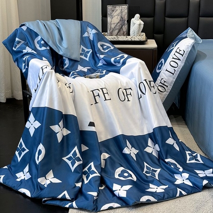 91家纺网 家纺一手货源 找家纺 （总）奥汀洛家纺 2025新款数码印花大版水洗真丝冰丝天丝夏被四件套