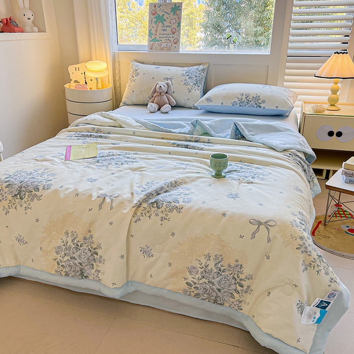 91家纺网 家纺一手货源 找家纺 金喜 2025新款全棉印花夏被可爱卡通风夏凉被薄被子夏被四件套 醉花语