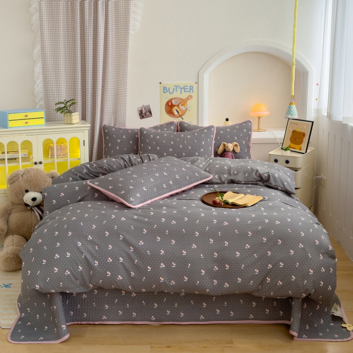 91家纺网 家纺一手货源 找家纺 赫梵茜 2025新款有氧针织双层纱单床盖床盖三件套床盖四件套 复古樱桃