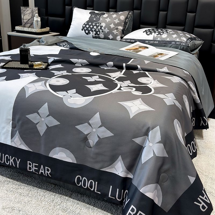 91家纺网 家纺一手货源 找家纺 （总）奥汀洛家纺 2025新款数码印花大版水洗真丝冰丝天丝夏被四件套