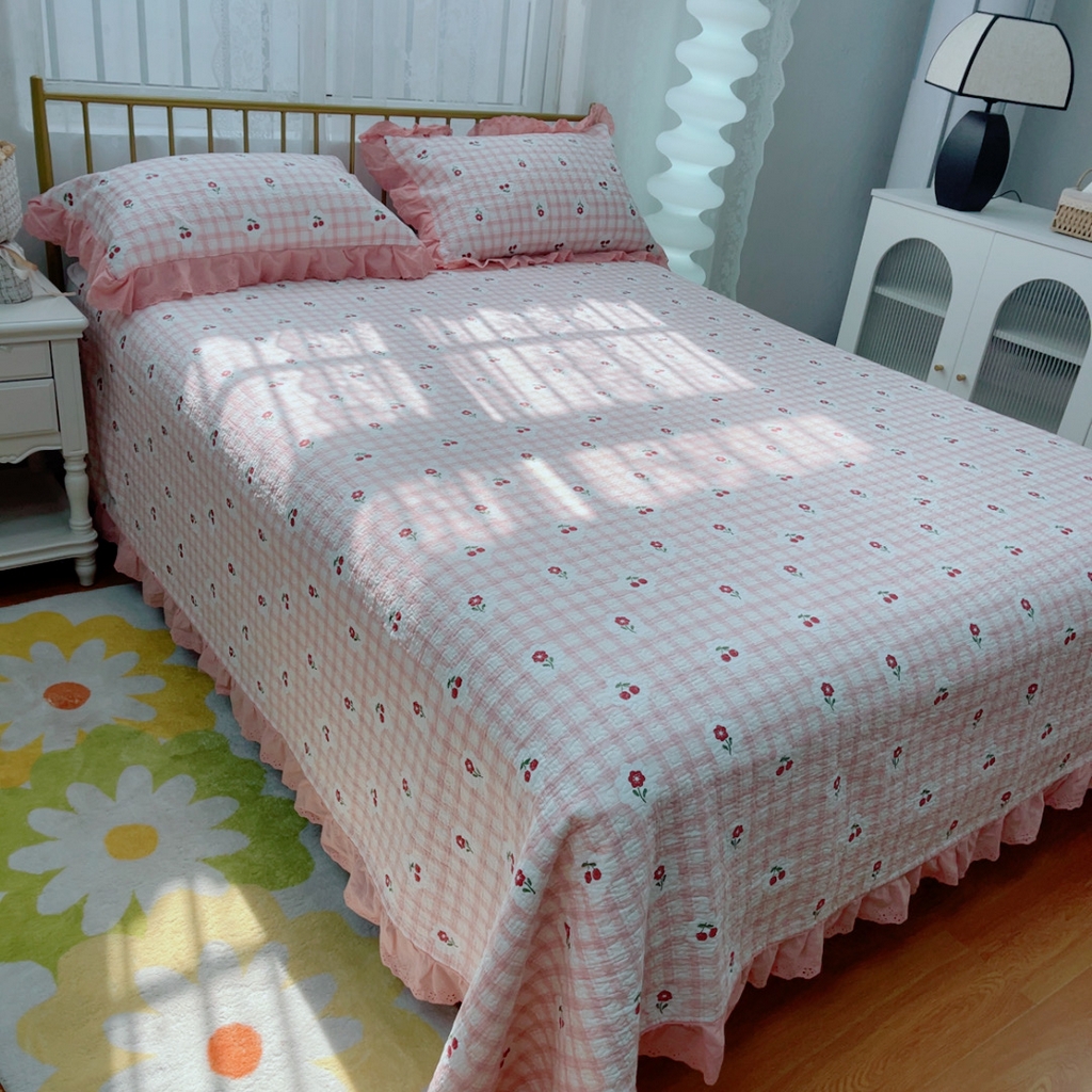 91家纺网 家纺一手货源 找家纺 暖居 2025春夏款高温砂洗棉花床盖三件套被套四件套同款纯棉夏被空调被四季 樱桃格子粉