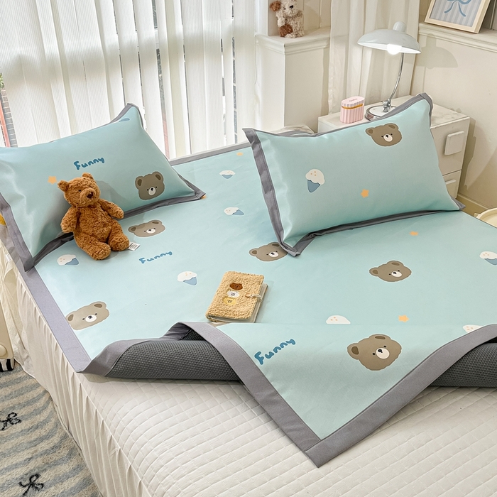 91家纺网 家纺一手货源 找家纺 川悦生活 2025新款600D立体宽边冰丝印花凉席 奶味D熊仔