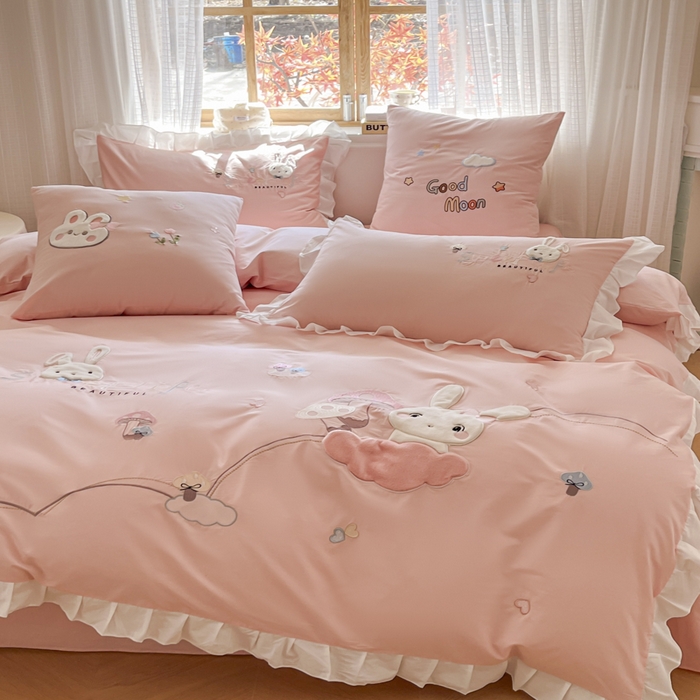 91家纺网 家纺一手货源 找家纺 （总）恋绒2025新款亲肤全棉水洗棉纯棉贴布绣立体刺绣四件套系列—花边款（提供买家秀）送同款抱枕