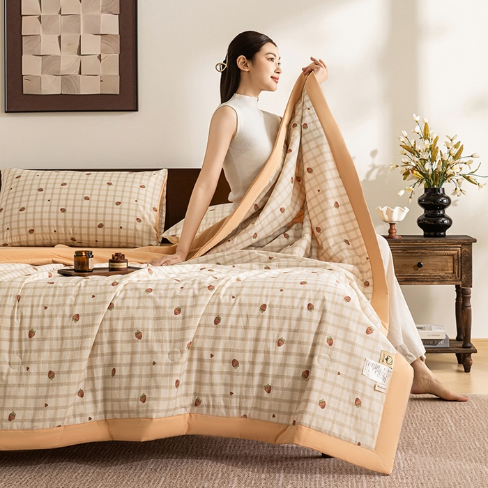 91家纺网 家纺一手货源 找家纺 吾诺 2025 全棉印花单层纱大豆夏被四件套夏凉被空调被子被芯全棉夏被 格子草莓