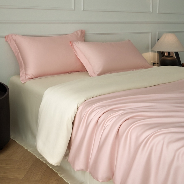 91家纺网 家纺一手货源 找家纺 涵宸2025新款天丝-天丝棉-纯色四件套-场景1 玫瑰粉+象牙白