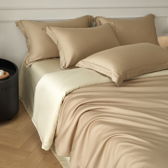 91家纺网 家纺一手货源 找家纺 涵宸2025新款天丝-天丝棉-纯色四件套-场景1 奶茶杏+象牙白