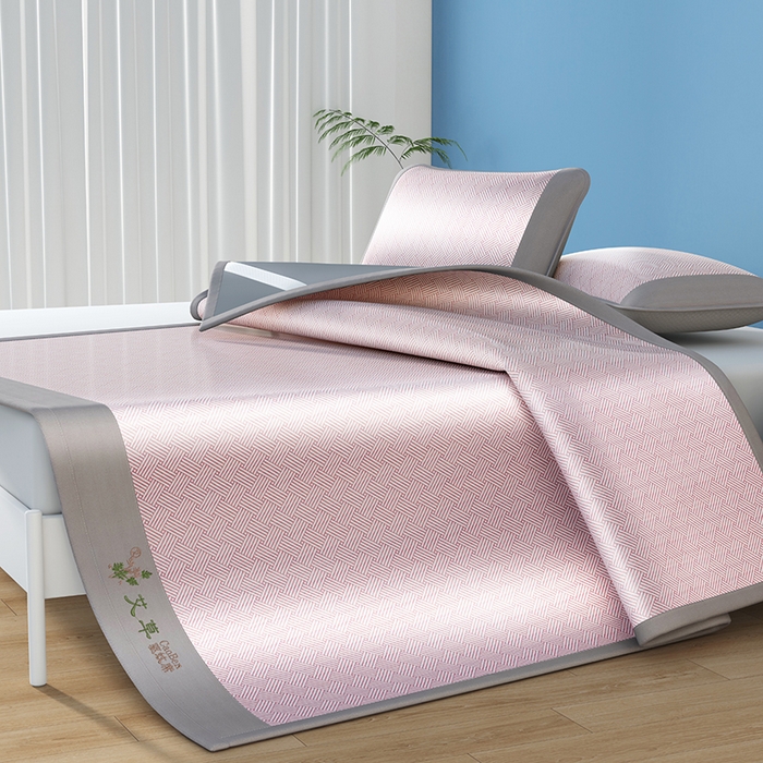 91家纺网 家纺一手货源 找家纺 青雅席业 2025新款凉感艾草冰藤席凉席 饼干花-粉色