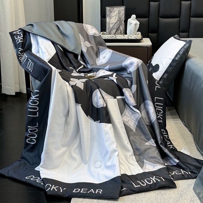 91家纺网 家纺一手货源 找家纺 （总）奥汀洛家纺 2025新款数码印花大版水洗真丝冰丝天丝夏被四件套