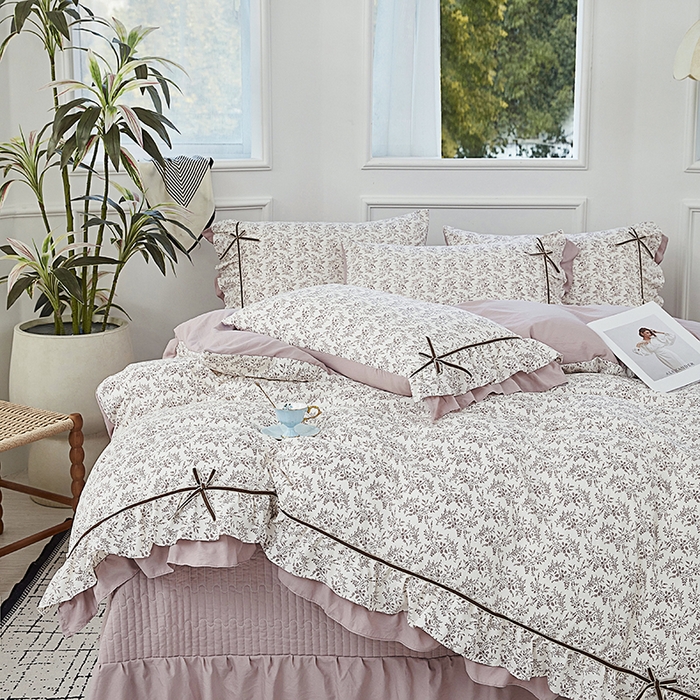 91家纺网 家纺一手货源 找家纺 卡迪亚家纺 2025新款轻氧棉小碎花韩式花边床盖 紫馨