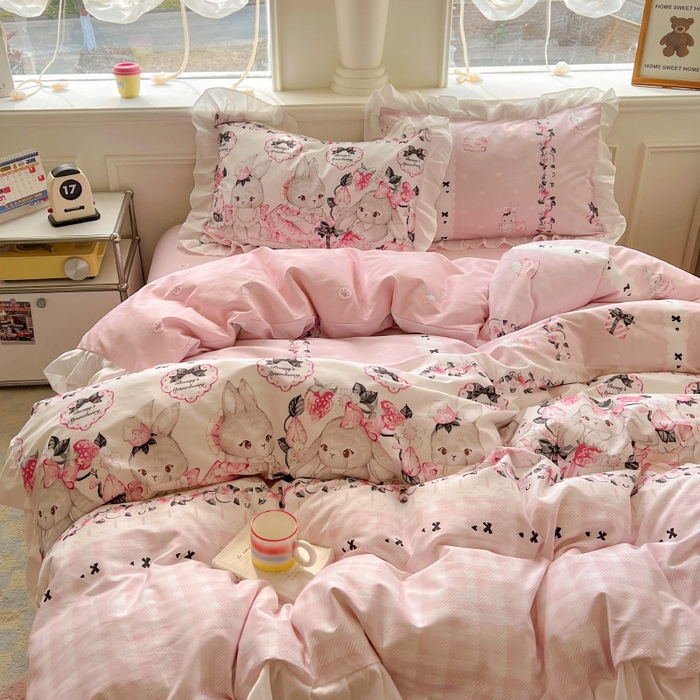 91家纺网 家纺一手货源 找家纺 浩诚 2025新款洛丽塔纯棉花边款四件套 粉红草莓兔