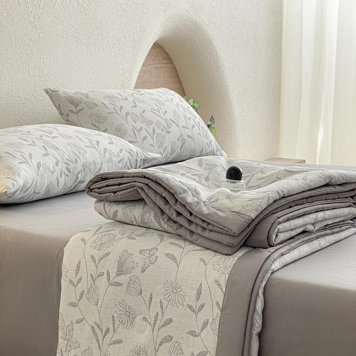 91家纺网 家纺一手货源 找家纺 吾诺 2025 全棉色织提花三层纱夏被四件套全棉夏被大豆夏被夏凉被空调被子被芯 梦幻花园-灰