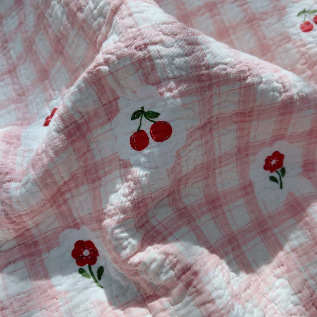 91家纺网 家纺一手货源 找家纺 暖居 2025春夏款高温砂洗棉花床盖三件套被套四件套同款纯棉夏被空调被四季 樱桃格子粉