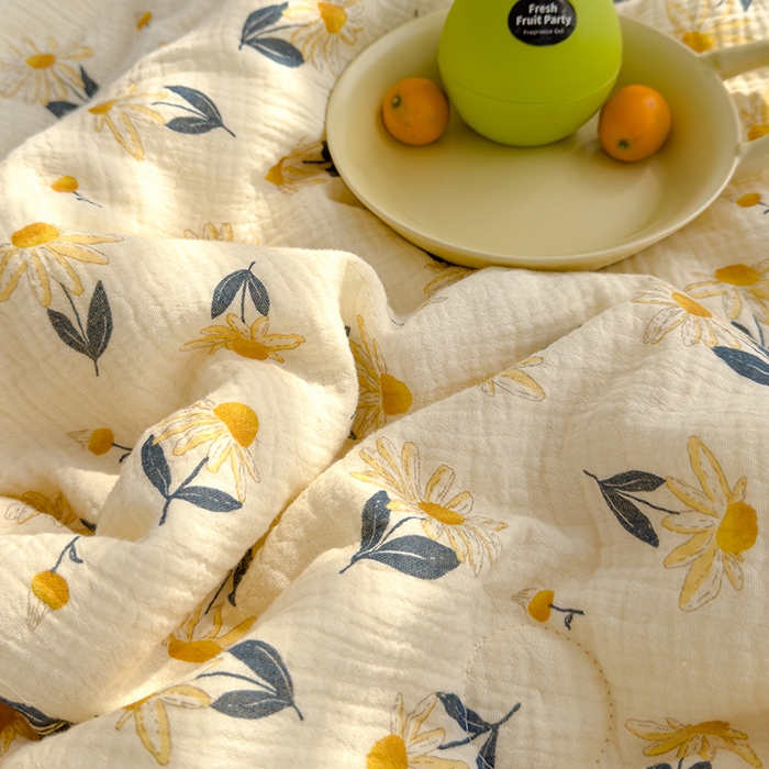 91家纺网 家纺一手货源 找家纺 芯恋 2025新款母婴级全棉皱皱纱儿童被双层纱夏被 花解语