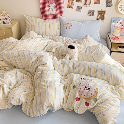 91家纺网 家纺一手货源 找家纺 耀悦家纺2025新款a类纯棉双层纱绣花四件套 曲奇饼干蓝