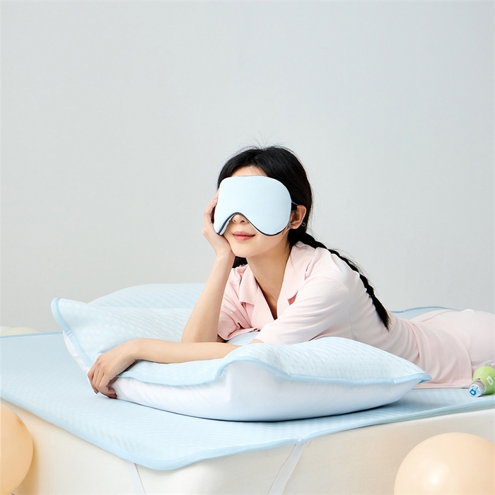 91家纺网 家纺一手货源 找家纺 凌云家纺 2025年爆款新品100%锦纶冰丝凉感三明治凉席 蓝色