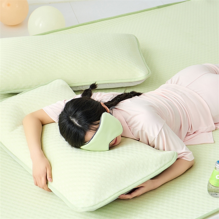 91家纺网 家纺一手货源 找家纺 凌云家纺 2025年爆款新品100%锦纶冰丝凉感三明治凉席 绿色