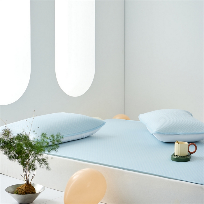 91家纺网 家纺一手货源 找家纺 凌云家纺 2025年爆款新品100%锦纶冰丝凉感三明治凉席 蓝色