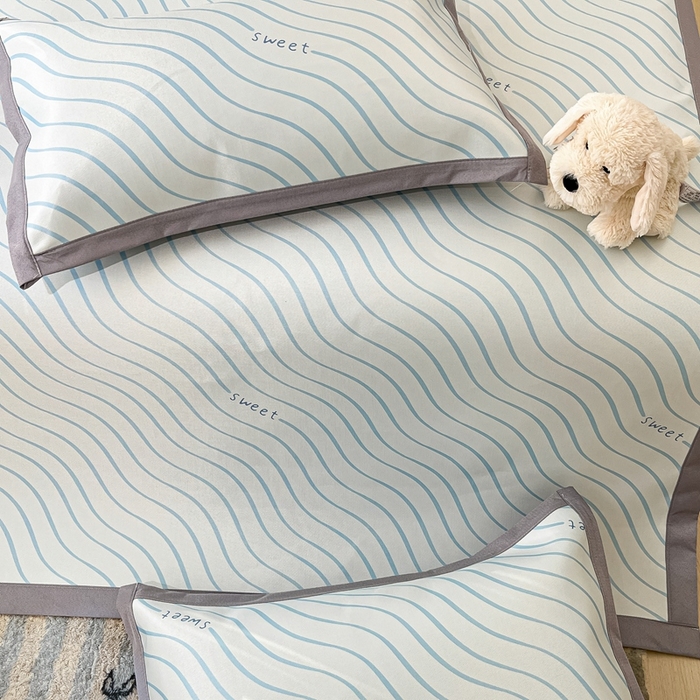 91家纺网 家纺一手货源 找家纺 川悦生活 2025新款600D立体宽边冰丝印花凉席 风起幸福