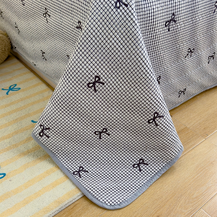 91家纺网 家纺一手货源 找家纺 赫梵茜 2025新款有氧针织双层纱单床盖床盖三件套床盖四件套 格子蝴蝶结