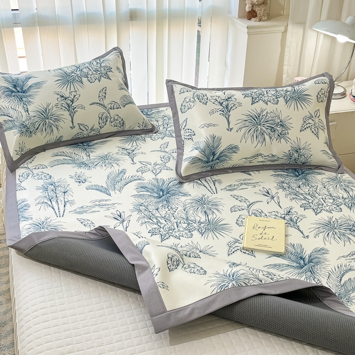 91家纺网 家纺一手货源 找家纺 川悦生活 2025新款600D立体宽边冰丝印花凉席 森林丛野-蓝