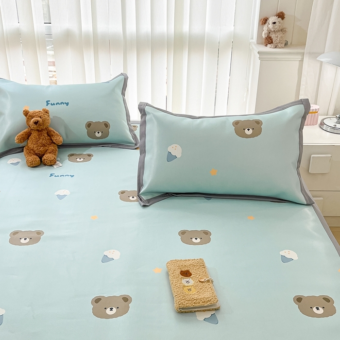 91家纺网 家纺一手货源 找家纺 川悦生活 2025新款600D立体宽边冰丝印花凉席 奶味D熊仔