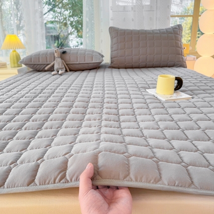 91家纺网 家纺一手货源 找家纺 （总）麒东家纺 2025新款ins纯色磨毛夹棉床垫