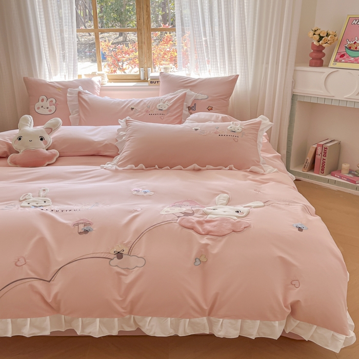 91家纺网 家纺一手货源 找家纺 （总）恋绒2025新款亲肤全棉水洗棉纯棉贴布绣立体刺绣四件套系列—花边款（提供买家秀）送同款抱枕