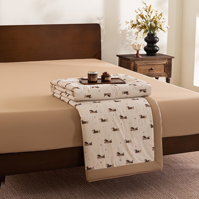 91家纺网 家纺一手货源 找家纺 吾诺 2025 全棉印花单层纱大豆夏被四件套夏凉被空调被子被芯全棉夏被 腊肠小狗