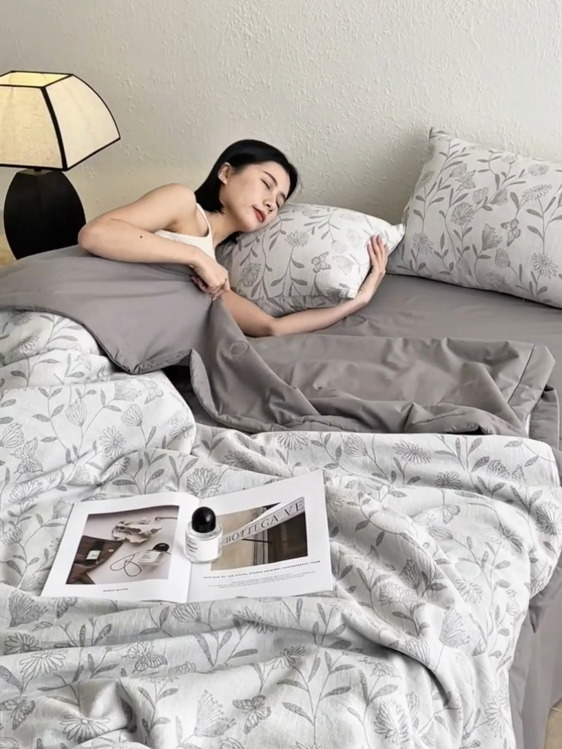 91家纺网 家纺一手货源 找家纺 吾诺 2025 全棉色织提花三层纱夏被四件套全棉夏被大豆夏被夏凉被空调被子被芯 梦幻花园-灰