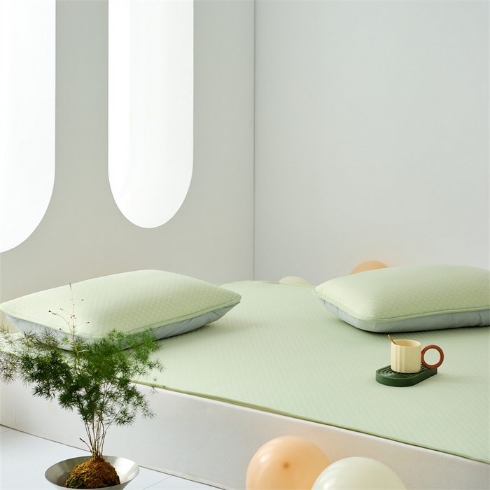 91家纺网 家纺一手货源 找家纺 凌云家纺 2025年爆款新品100%锦纶冰丝凉感三明治凉席 绿色